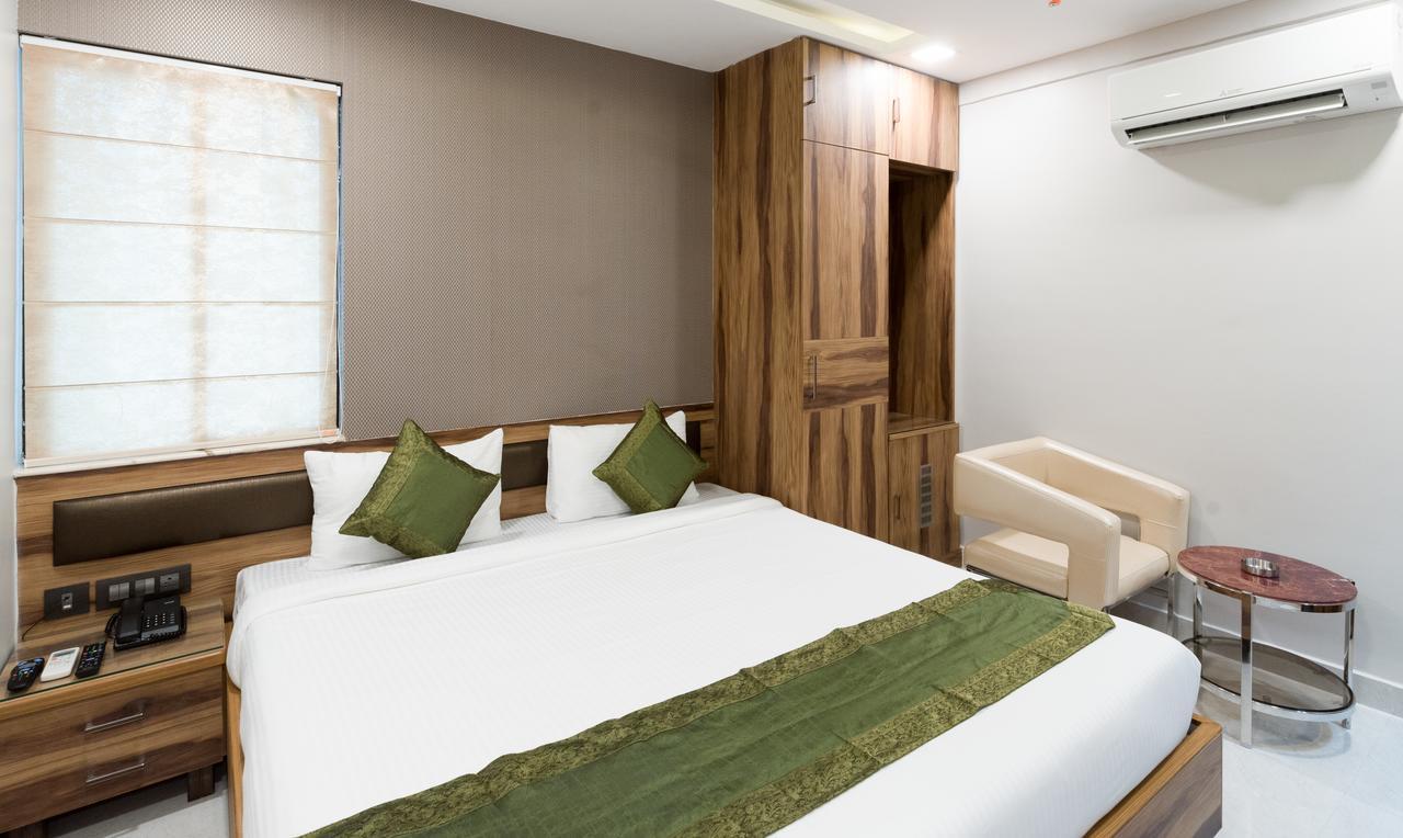 Treebo Trend Glorious Rim Rocks Palace Calcutta Extérieur photo
